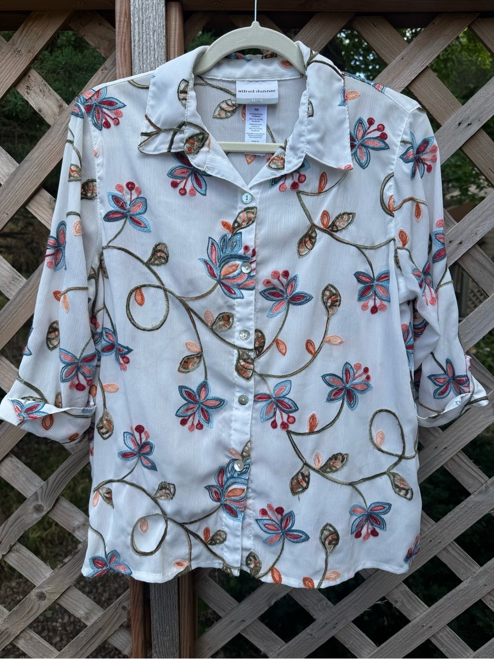 Alfred Dunner White Floral Embroidered Button-Down Shirt